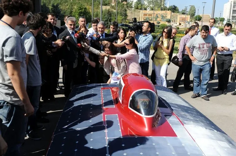 Bakan Taner Yıldız güneş enerjili araba kullandı