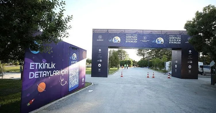 Van Gölü kıyısında gökyüzü gözlemi