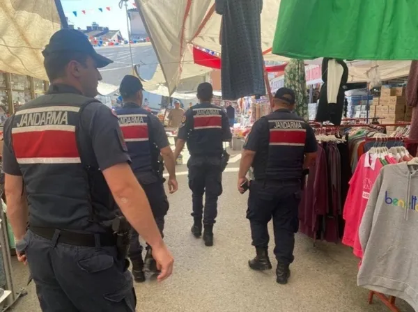 jandarma-halki-rahatsiz-eden-sahis-ve-dilencilere-karsi-uygulama-yapti-1662811579802.jpg
