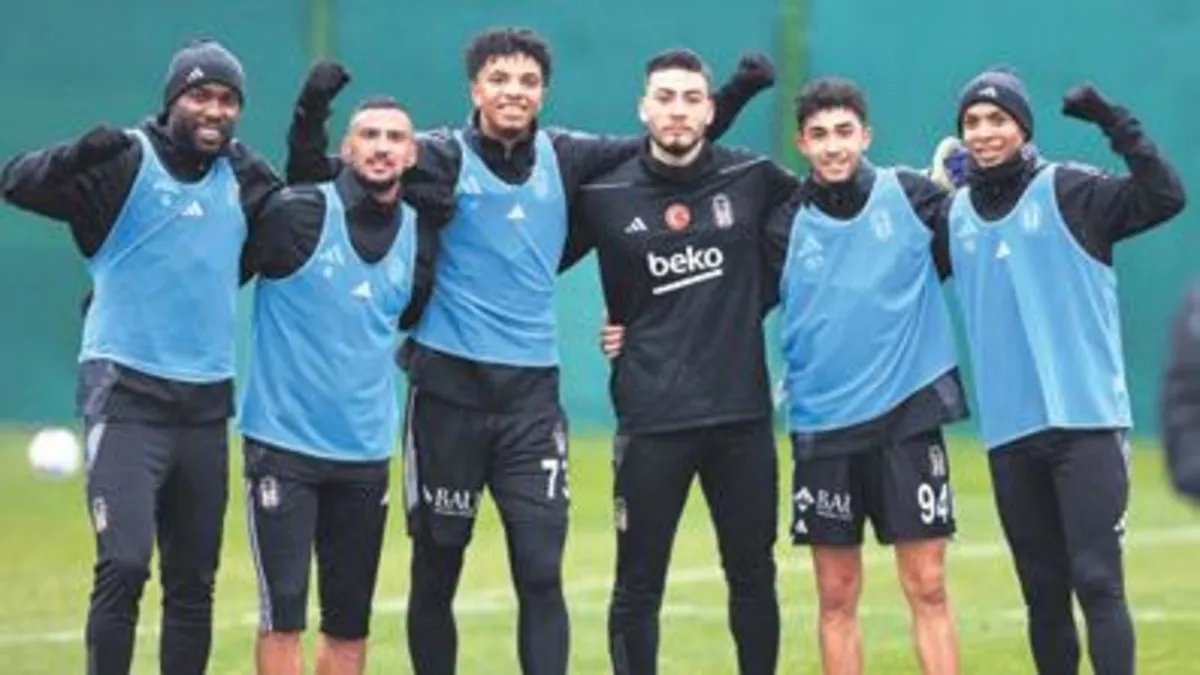 Kartal sahada, yeni hoca tribünde! Kartal sahada, yeni hoca tribünde!
