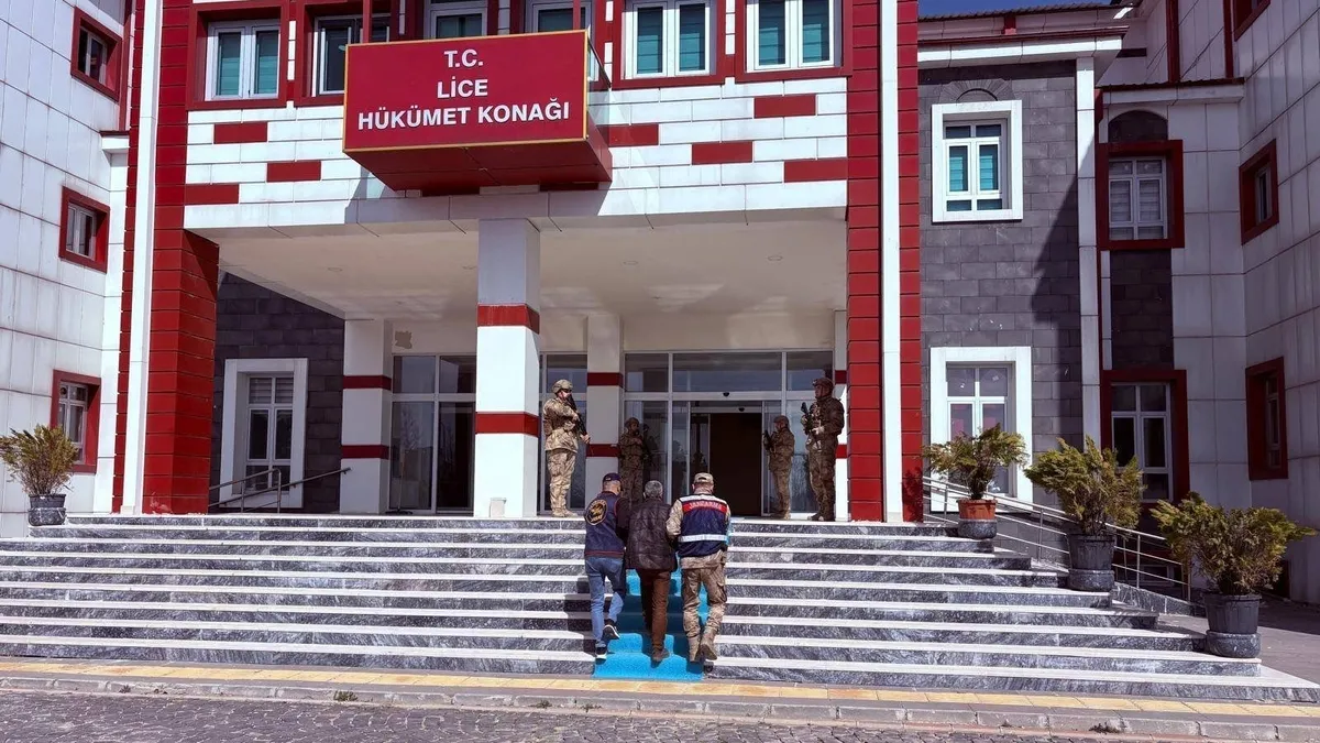 Kasten öldürmeden aranan uyuşturucu taciri 13 yıl sonra yakalandı Kasten öldürmeden aranan uyuşturucu taciri 13 yıl sonra yakalandı