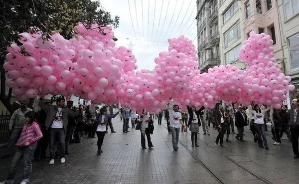 Gökten balon yağdı