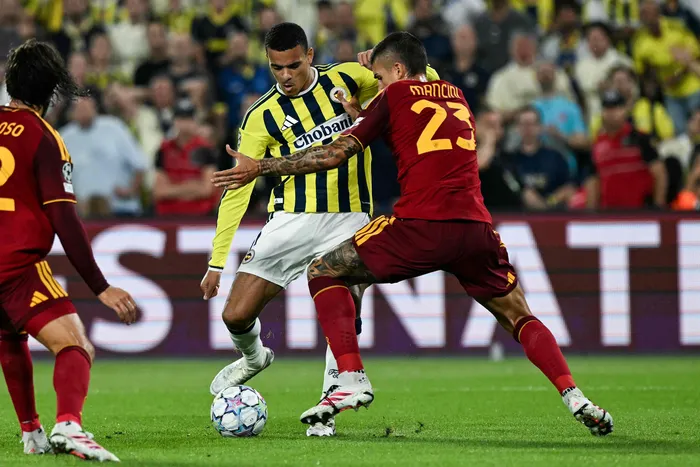 canli-fenerbahce-roma-macta-ilk-yari-oynaniyor-1789060582081.jpg