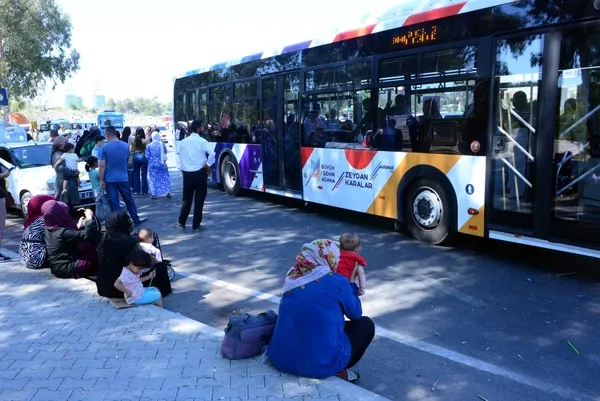 chpli-belediye-3-ayda-otobus-duragini-bitiremedi-baskan-erdoganin-hizmetlerine-chpli-baskandan-engelleme-1695194110785.jpg CHP’li belediye 3 ayda otobüs durağını bitiremedi! Vatandaş isyan etti: Bu beceriksizlik