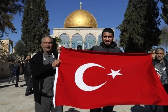 Kudüs’te Türk bayrağı açıldı!