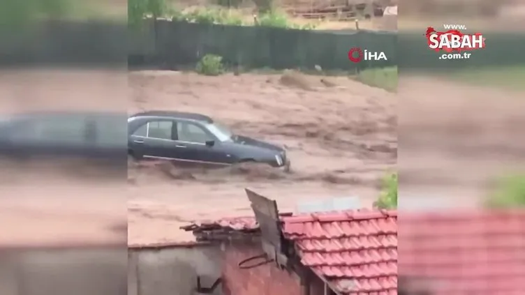 Ankara'da caddeler göle döndü, otomobiller suya gömüldü
