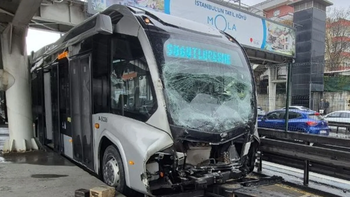 SON DAKİKA! Avcılar'da metrobüse başka bir metrobüs çarptı: 10 yaralı! SON DAKİKA! Avcılar'da metrobüse başka bir metrobüs çarptı: 10 yaralı!