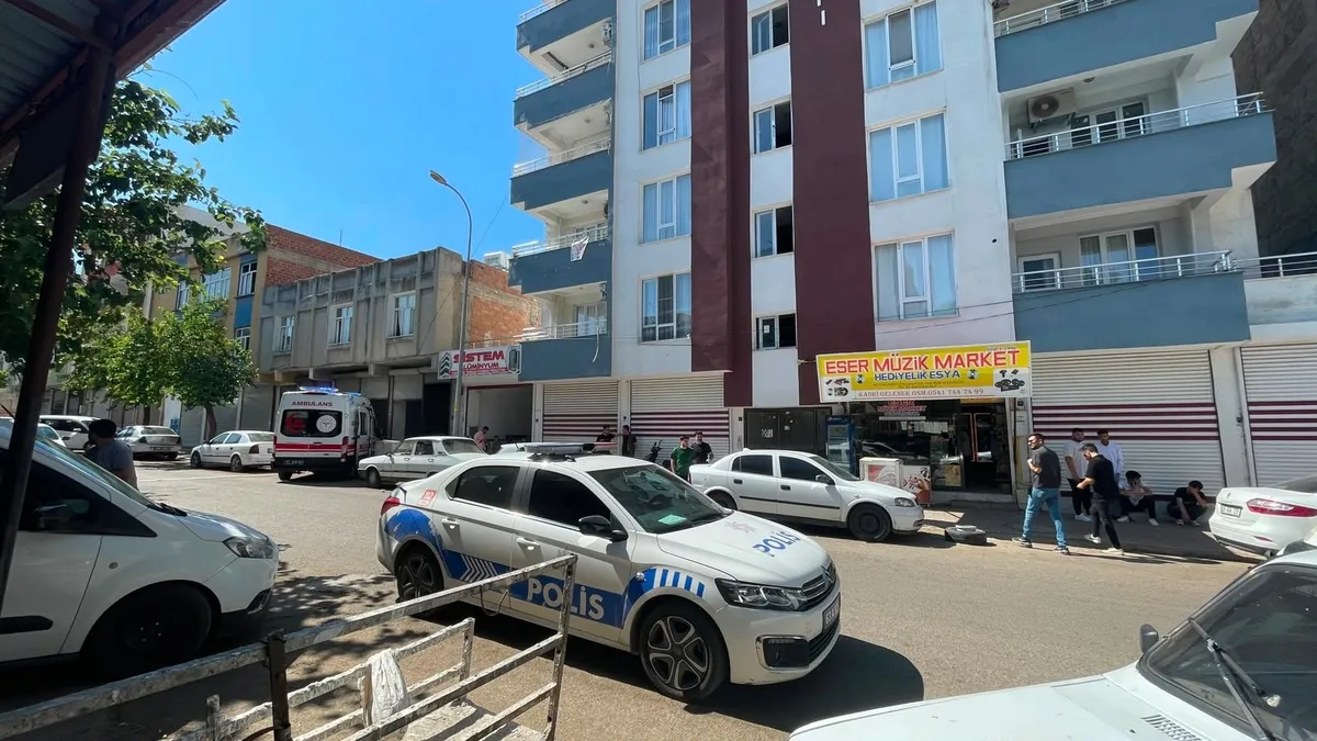 Siverek’te bir evde baba yaralı, oğlu ise ölü bulundu Siverek’te bir evde baba yaralı, oğlu ise ölü bulundu
