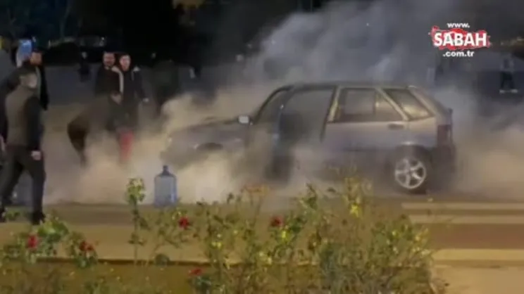 Çarşı esnafı otomobildeki yangını büyümeden söndürdü | Video