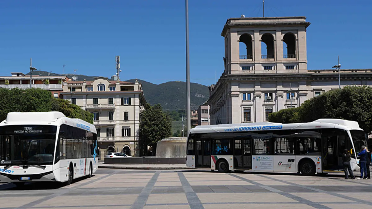 Batı basınından skandal algı: Tramvay arkadan vurdu Reuters yerli otobüsü hedef aldı Batı basınından skandal algı: Tramvay arkadan vurdu Reuters yerli otobüsü hedef aldı
