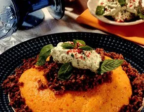 Yeşil Soslu Kıymalı Mısır Pastası