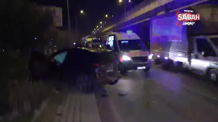 'U' dönüşü yapan otomobile böyle çarptı: 3 yaralı | Video