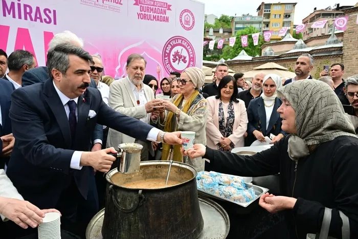 yildirimda-uc-gun-suren-erguvan-bayrami-manevi-degerleri-vatandaslarla-bulusturdu-1778746367035.jpeg