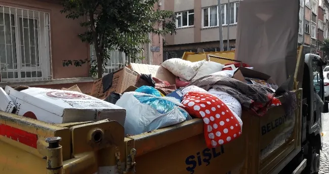 Şişli’deki çöp evden 1 kamyon çöp çıktı