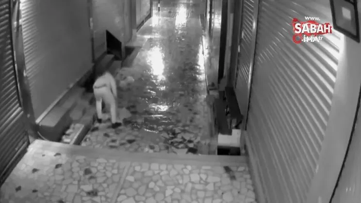 Parfümcüyü soyamayınca kargo şirketinden 1 milyon 400 bin değerinde döviz çaldılar | Video