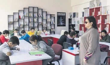 Fahriye öğretmenden maaşıyla kütüphane