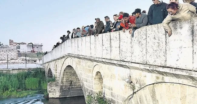 Elbiselerini ve dileklerini Tunca Nehri’ne bıraktılar