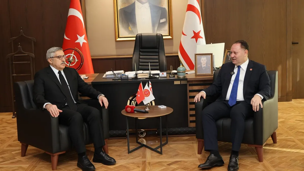 Hüseyin Yayman’dan KKTC Meclis Başkanı Ziya Öztürkler’e ziyaret Hüseyin Yayman’dan KKTC Meclis Başkanı Ziya Öztürkler’e ziyaret