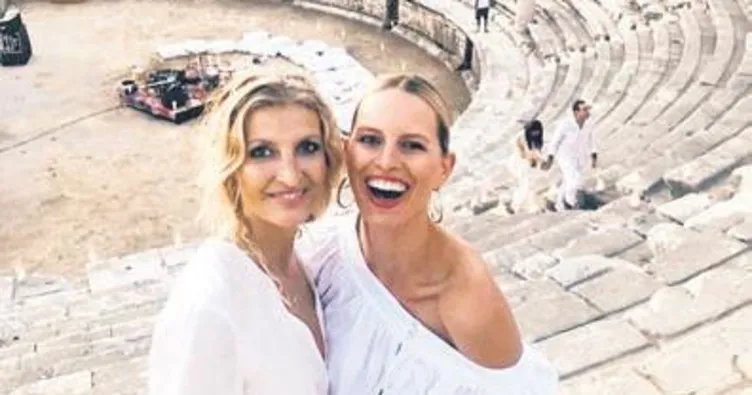 Ünlü modeller Efes’te