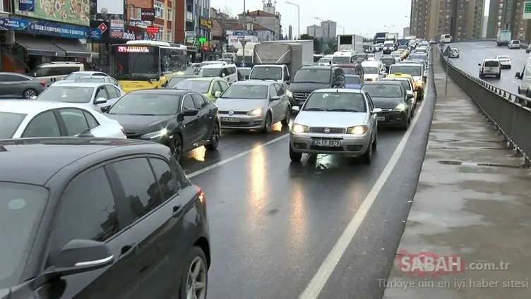 İstanbulluları çıldırtan trafik çilesi... 3 kilometrelik yolu 1 saatte alıyorlar