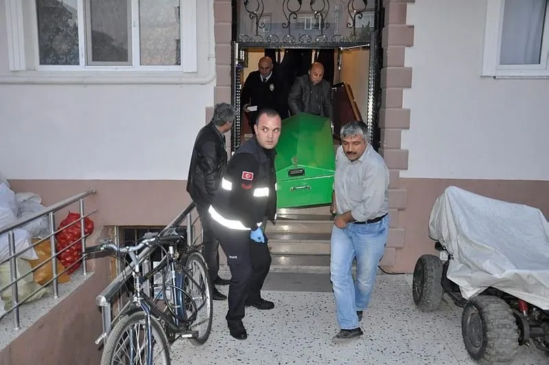 Evinde Cikan Yanginda Oldu En Son Haber