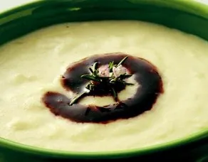 Böğürtlen Sirkeli Bademli Pırasa Çorbası Tarifi