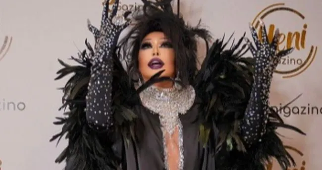 Tırnaklı eldivenleri ilk diva kullandı Tırnaklı eldivenleri ilk diva kullandı