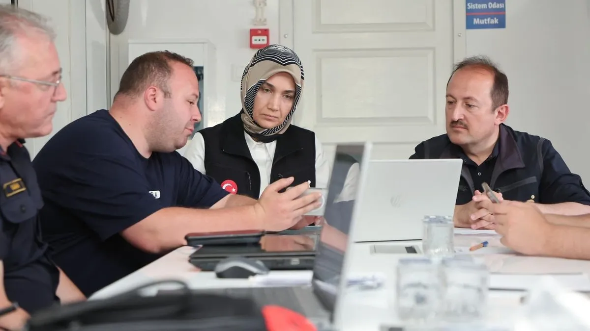 Vali Yiğitbaşı yangın koordinasyon merkezinde