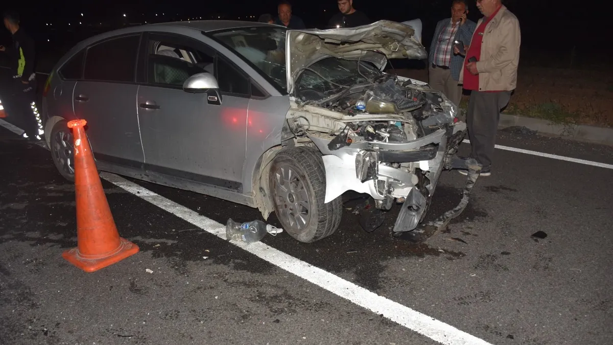 Kırıkkale’de feci kaza! Emniyet şeridinde bekleyen araca arkadan çarptı: 6 yaralı Kırıkkale’de feci kaza! Emniyet şeridinde bekleyen araca arkadan çarptı: 6 yaralı