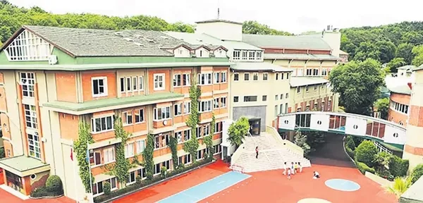 ozel-okulda-lgbtli-ogretmen-skandali-1781896972973.jpeg