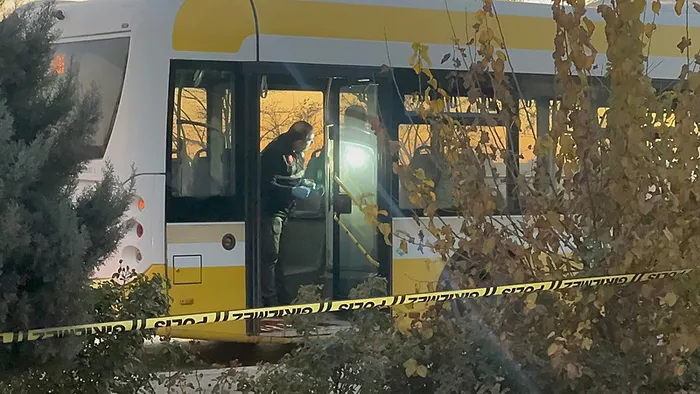 konya-belediye-otobusunde-esinin-gozu-onunde-bicaklanan-genc-oldu-1763469278187.jpg