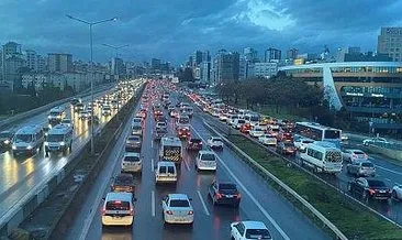 İstanbul’da kısıtlamaya saatler kala trafik yoğunluğu yüzde 80’e ulaştı