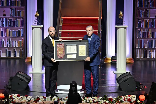 bilal-erdogan-duyurdu-ilim-yayma-odulleri-uluslararasi-boyut-kazanacak-1764448144901.jpeg Bilal Erdoğan duyurdu: “İlim Yayma ödülleri uluslararası boyut kazanacak”