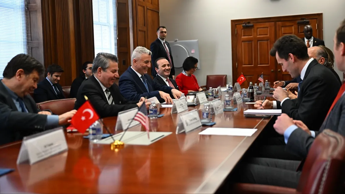 Bakan Bolat’tan ABD’de 100 milyar dolarlık görüşme Bakan Bolat’tan ABD’de 100 milyar dolarlık görüşme