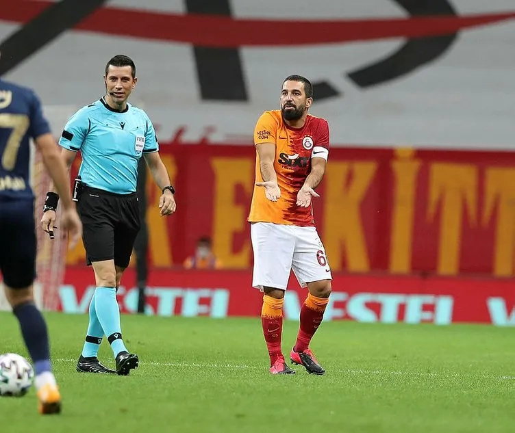 Son dakika: Galatasaray-Fenerbahçe maçında yıldız oyuncu olay oldu! Atılmalıydı