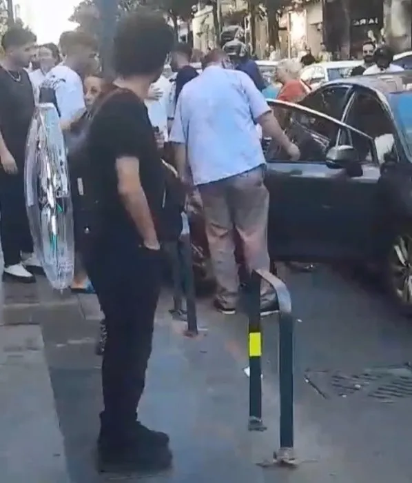 Şişli’de kaza: Kız arkadaşının yaralandığını görünce sinir krizi geçirdi… Ben bunu öldüreceğim!