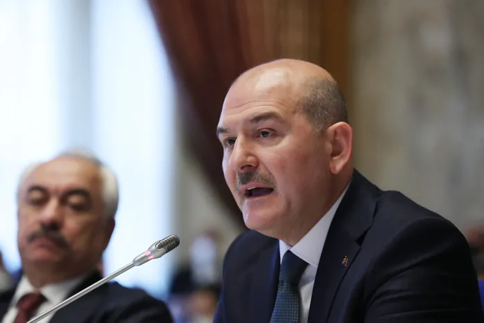 son-dakika-bakan-soyludan-siginmacilar-uzerinden-yapilan-provokasyona-sert-tepki-bunlari-operasyon-cocuklari-p-1651756712860.jpg SON DAKİKA: Bakan Soylu'dan sığınmacılar üzerinden yapılan provokasyona sert tepki!
