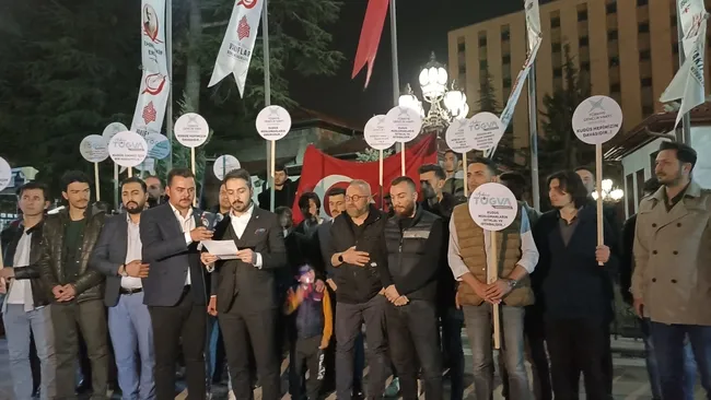 ankarada-tugva-uyeleri-israilin-mescid-i-aksaya-yonelik-saldirilarini-protesto-etti-1650312145435.jpg TÜGVA Ankara Temsilciliğinden İsrail'in Mescid-i Aksa'ya yönelik saldırılarına tepki