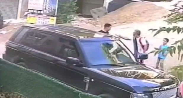 Çocuklarını okula götüren babaya tokat attı! Kim bu maganda! Hem suçlu hem güçlü