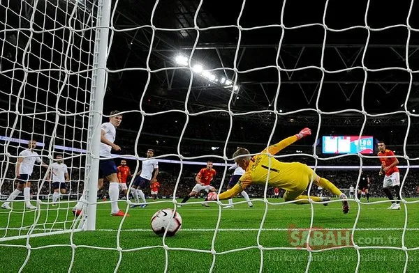 İngiltere - İspanya maçında korku dolu anlar! Luke Shaw...