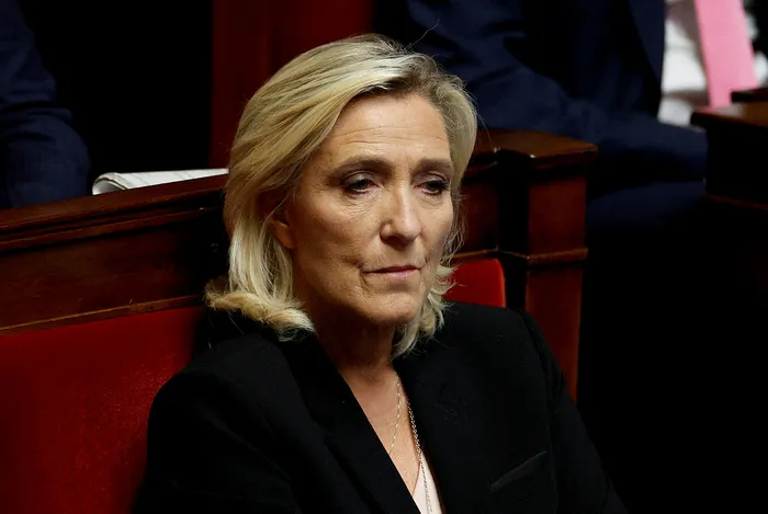 marine-le-pen-ab-fonlarini-zimmetine-gecirdigi-gerekcesiyle-yargilanacak-1702070818123.jpg