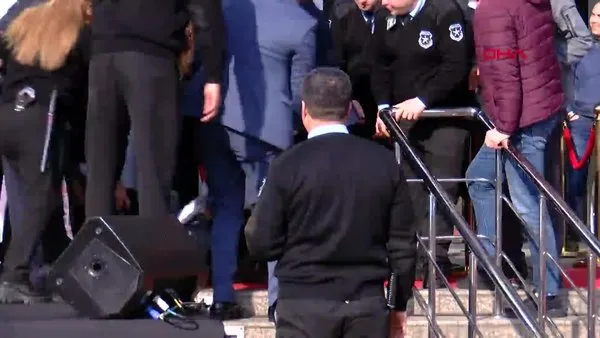 Şişli'de Kılıçdaroğlu'nun katıldığı açılışta pankart açmak isteyen kadına sert müdahale