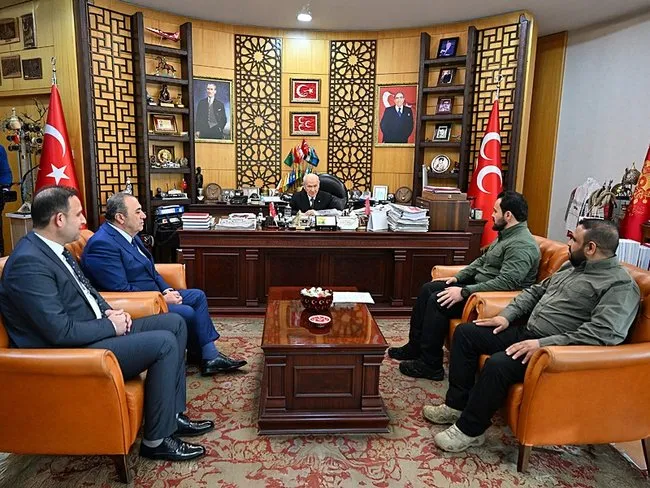 bahceli-suriyeden-gelen-heyeti-kabul-etti-1734545717705.jpeg