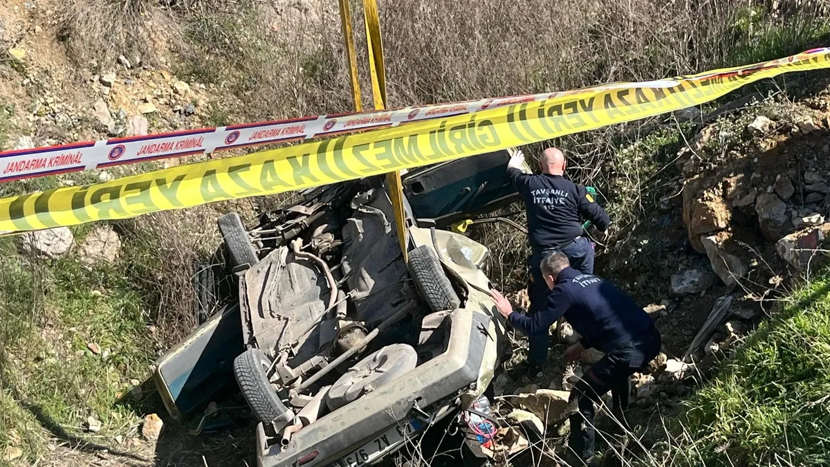 Kütahya feci kaza: 2 ölü, 1 yaralı