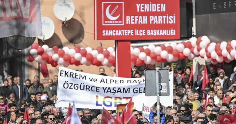 Ekrem İmamoğlu mitinginde LGBT pankartı! Ekrem ve Alper Başkanla Özgürce Yaşam Gelecek