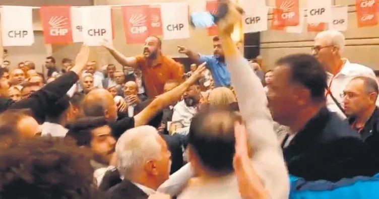 CHP’nin yumruklu kongresi ‘Demokrasi şöleni’ oldu