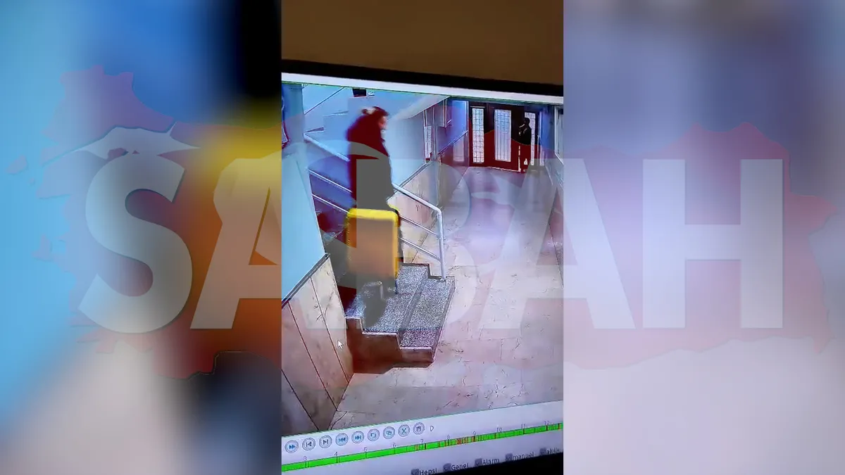 Güllü’nün kızı Tuğyan Ülkem ve arkadaşı gözaltına alınmıştı! Valizlerle evden çıkma anları ortaya çıktı | Video videosunu izle Güllü’nün kızı Tuğyan Ülkem ve arkadaşı gözaltına alınmıştı! Valizlerle evden çıkma anları ortaya çıktı | Video videosunu izle