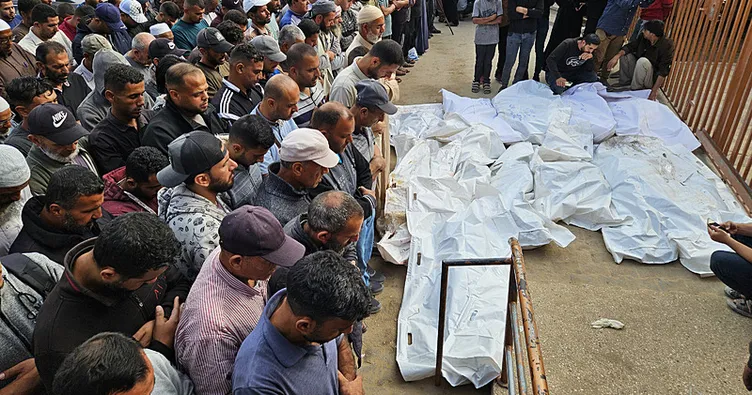 Gazze’ye gece boyunca saldırı: Onlarca Filistinli katledildi