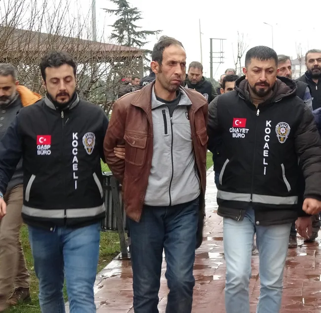 turkiyenin-gundemine-oturmuslardi-palu-ailesi-hakim-karsisinda-1648807768069.jpg