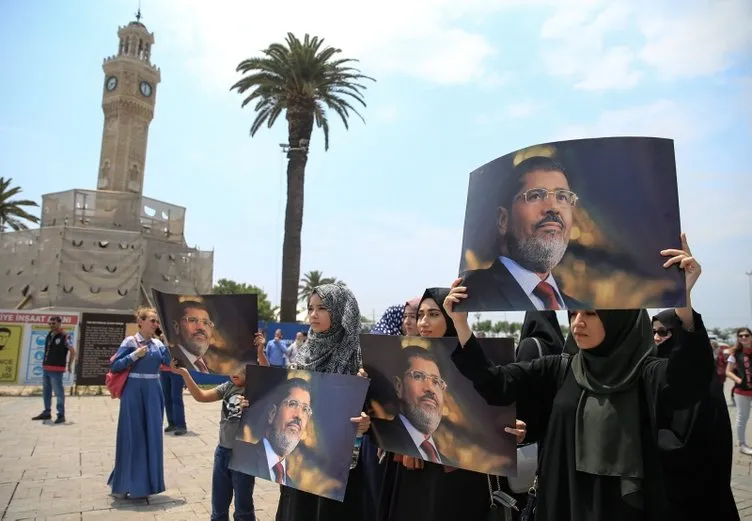 Türkiye'nin dört bir yanında Muhammed Mursi için gıyabi cenaze namazı kılındı